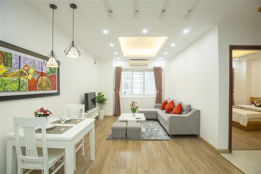 Cho thuê căn hộ 1 ngủ phố Đào Tấn, dịch vụ tiện nghi, nội thất mới, có ban công