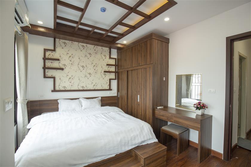 Cho thuê căn hộ 1 ngủ phố  Linh Lang gần Lotte, dịch vụ tiện nghi, nội thất mới có ban công