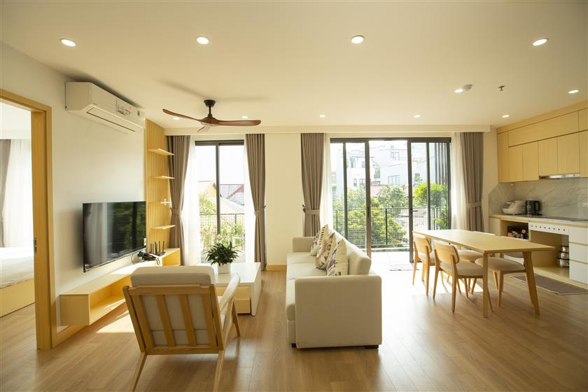 Cho thuê căn hộ 2 ngủ phố Đào Tấn gần dịch vụ tiện nghi, nội thất mới