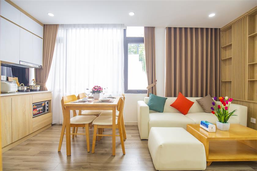 Tòa nhà sumitomo cho thuê căn hộ dịch vụ 2 ngủ 75m2 tại mặt đường phố Linh Lang.