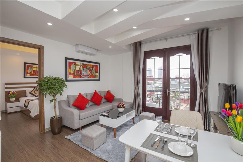 Serviced apartments for rent on Dao Tan Street, 1 bedroom, 67m2. Rent: 700 USD/month.